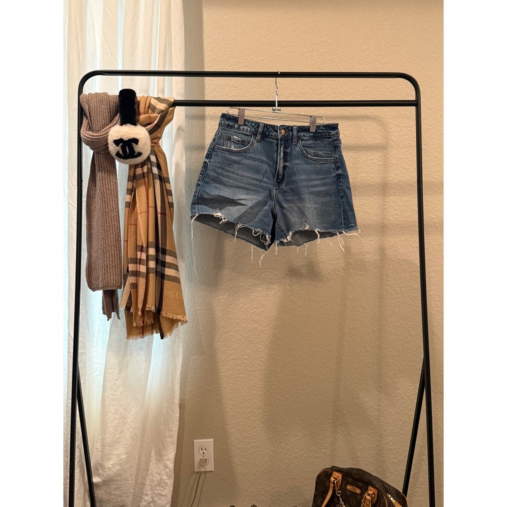 Vervet Blue High Waisted Distressed Raw Hem Denim Shorts Medium Wash T6315 M